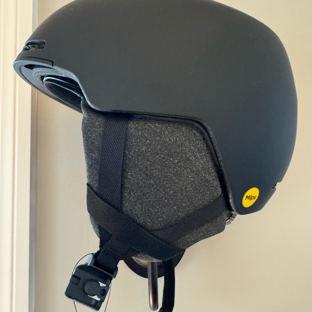 Oakley Black MOD1 Helmet BNWT MIPS